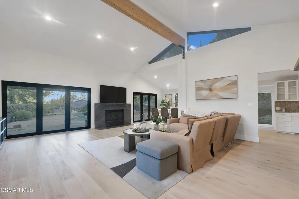 17032 Cotter Place, Encino, California 91436 home-pic-2