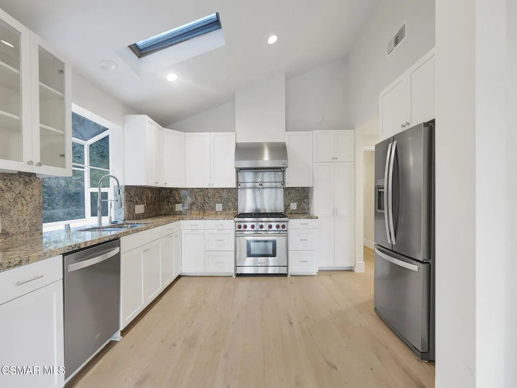 17032 Cotter Place, Encino, California 91436 home-pic-6
