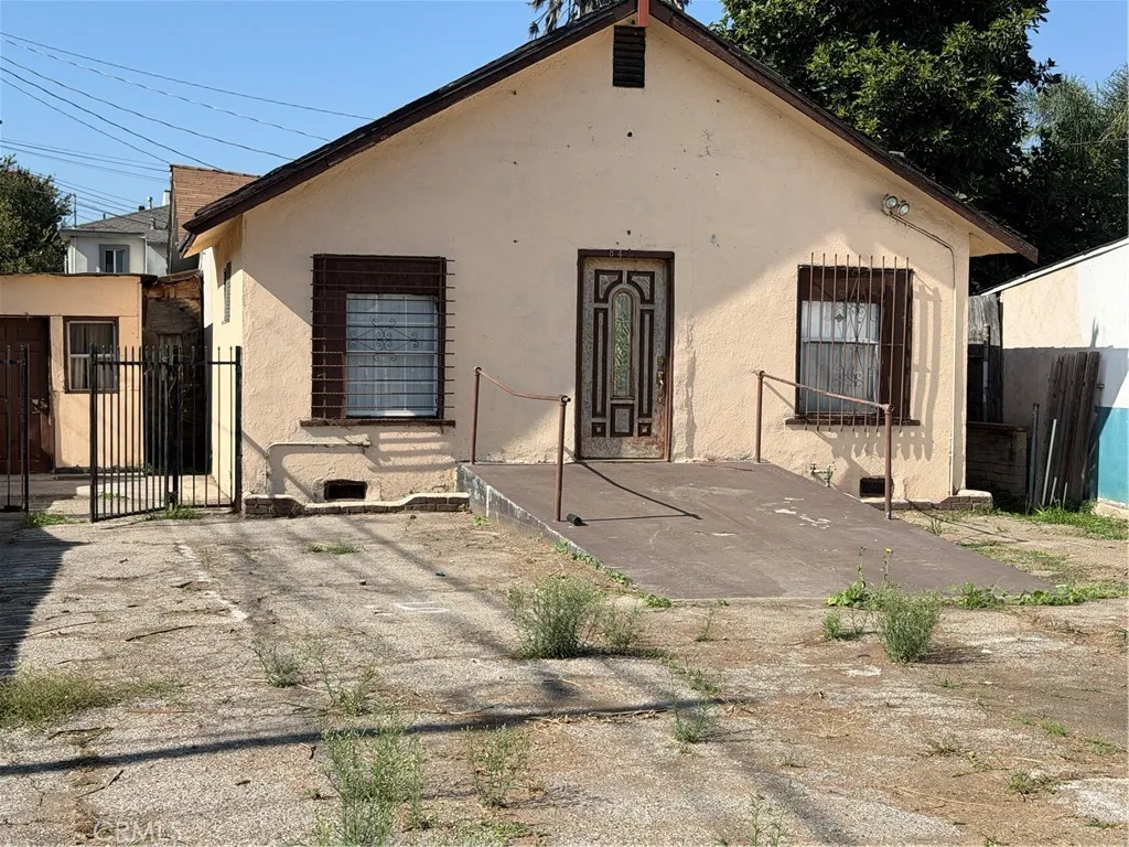 8411 S San Pedro, Los Angeles, California 90003 home-pic-4