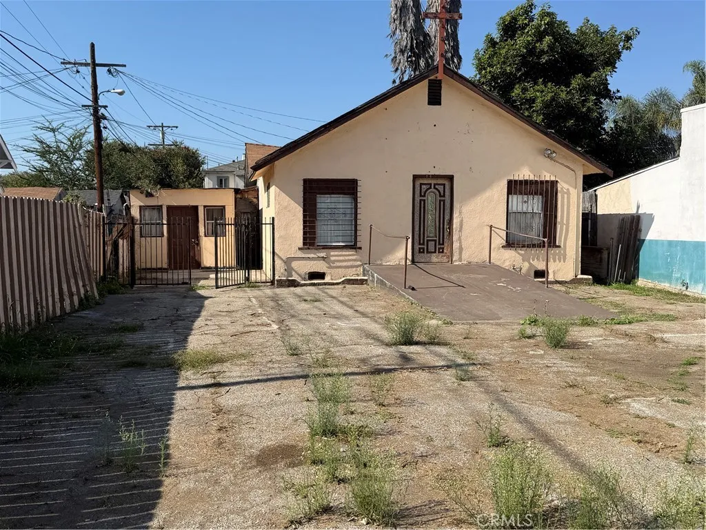8411 S San Pedro, Los Angeles, California 90003 home-pic-2