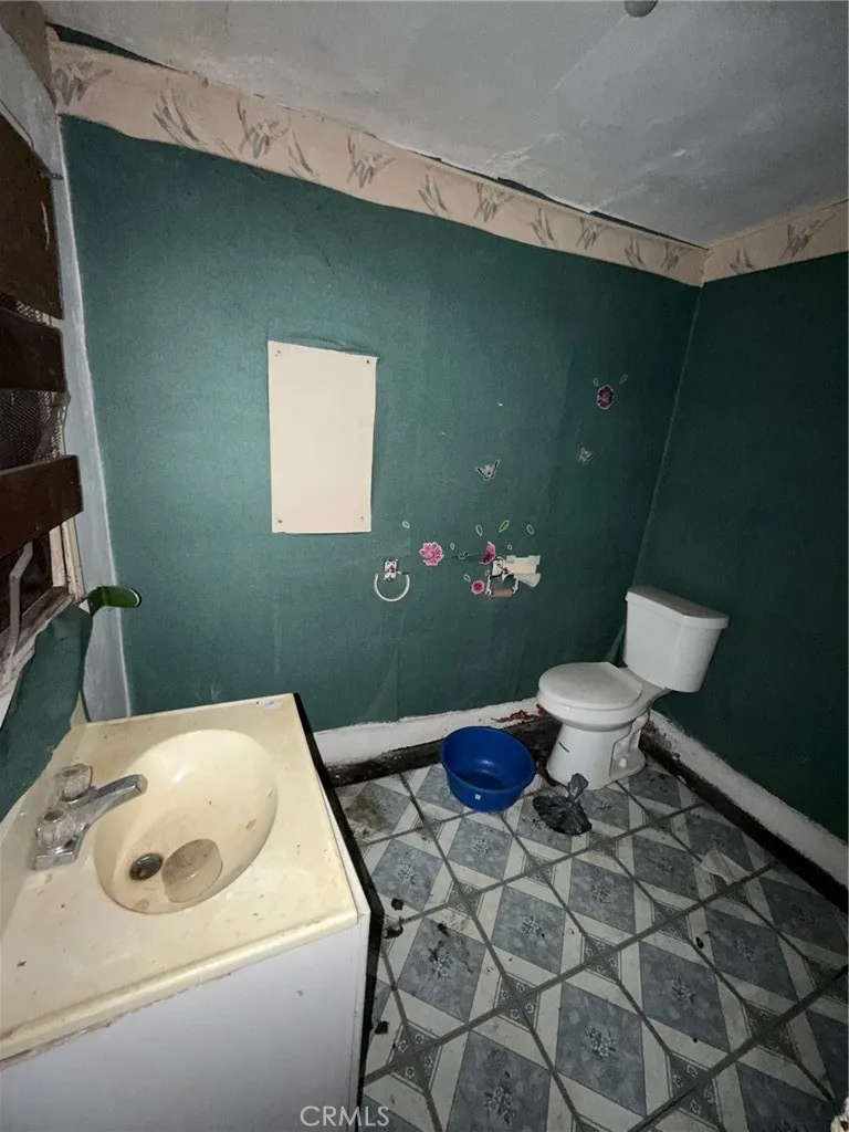 8411 S San Pedro, Los Angeles, California 90003 home-pic-10
