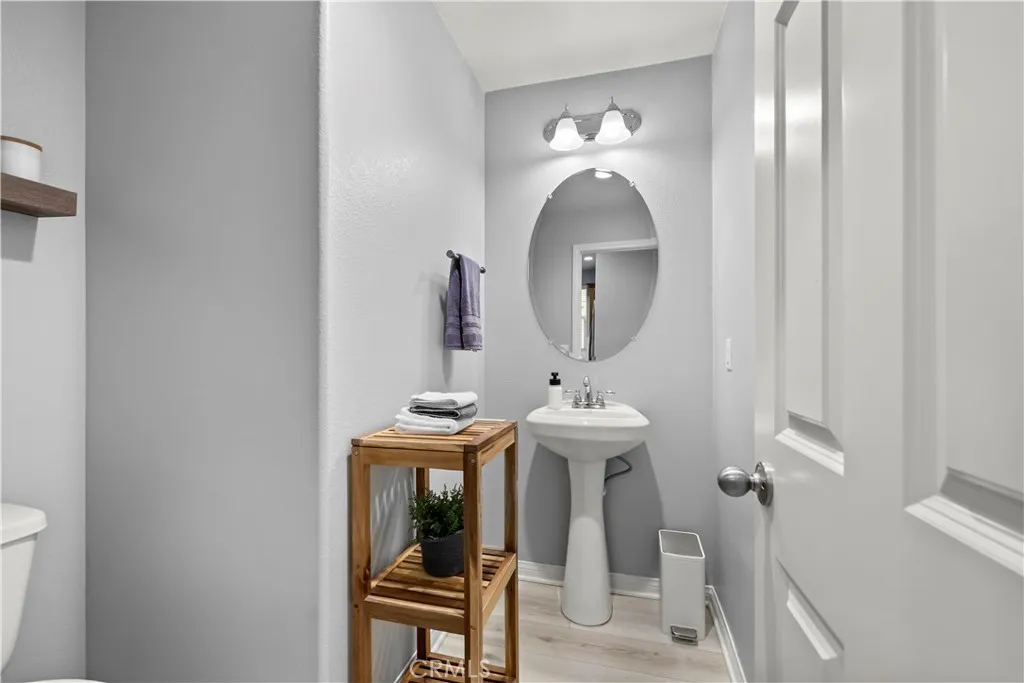 692 S Brampton, Rialto, California 92376 home-pic-8