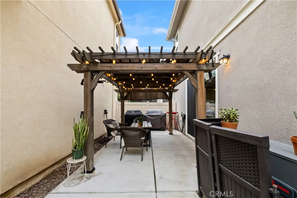 692 S Brampton, Rialto, California 92376 home-pic-18