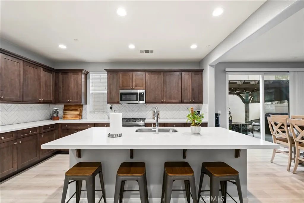 692 S Brampton, Rialto, California 92376 home-pic-2
