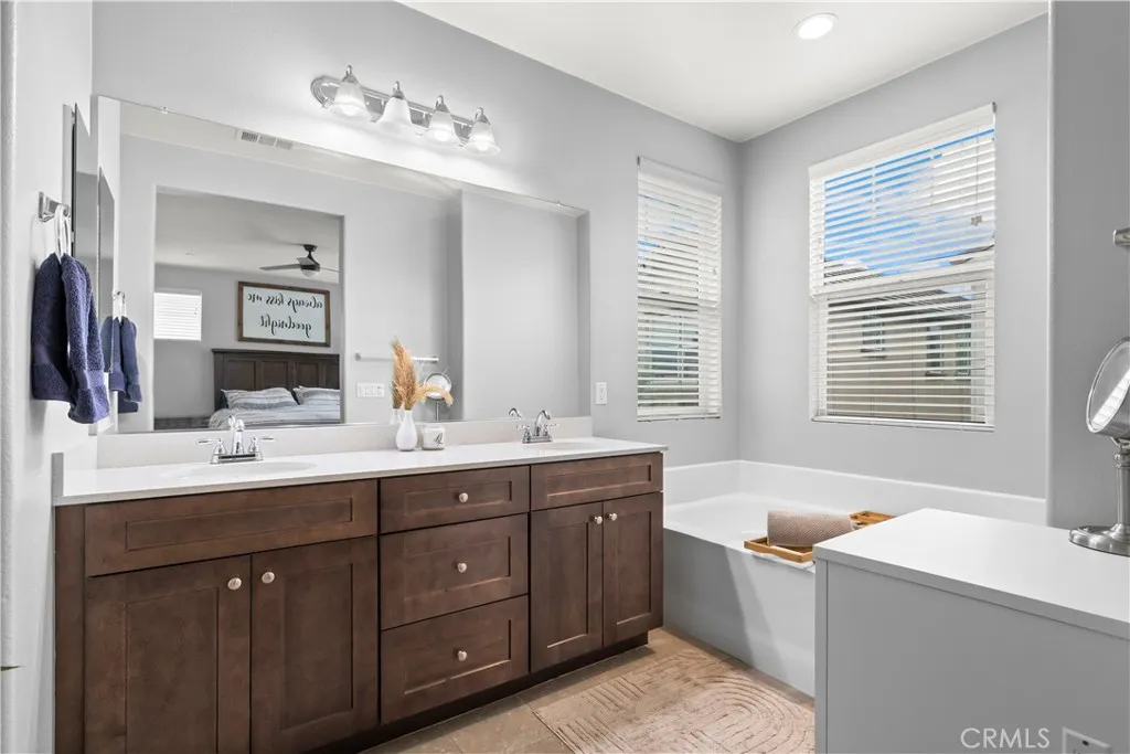 692 S Brampton, Rialto, California 92376 home-pic-16