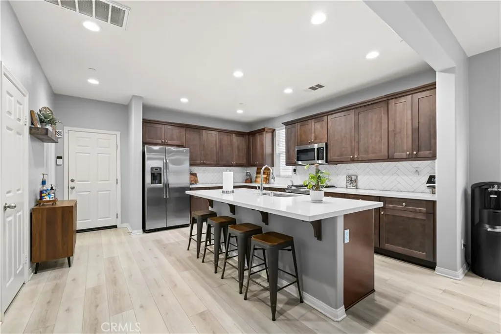 692 S Brampton, Rialto, California 92376 home-pic-4