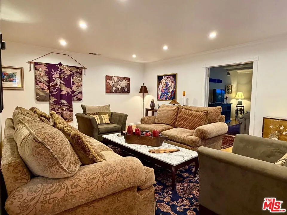 13957 Chandler Boulevard, Sherman Oaks, California 91401 home-pic-8