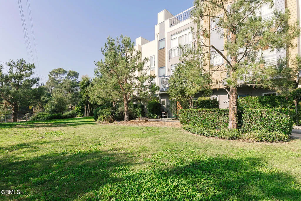 2753 Waverly Drive 302, Los Angeles, California 90039 home-pic-21