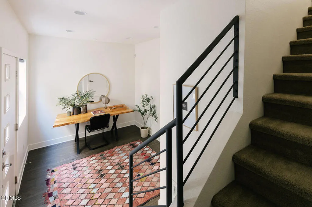 2753 Waverly Drive 302, Los Angeles, California 90039 home-pic-3