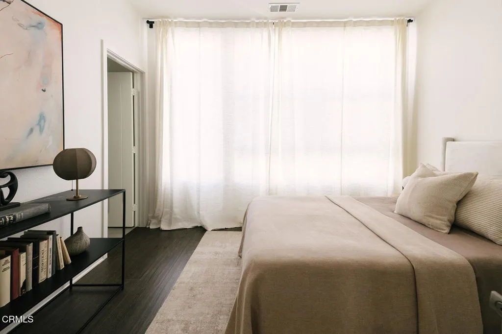 2753 Waverly Drive 302, Los Angeles, California 90039 home-pic-16