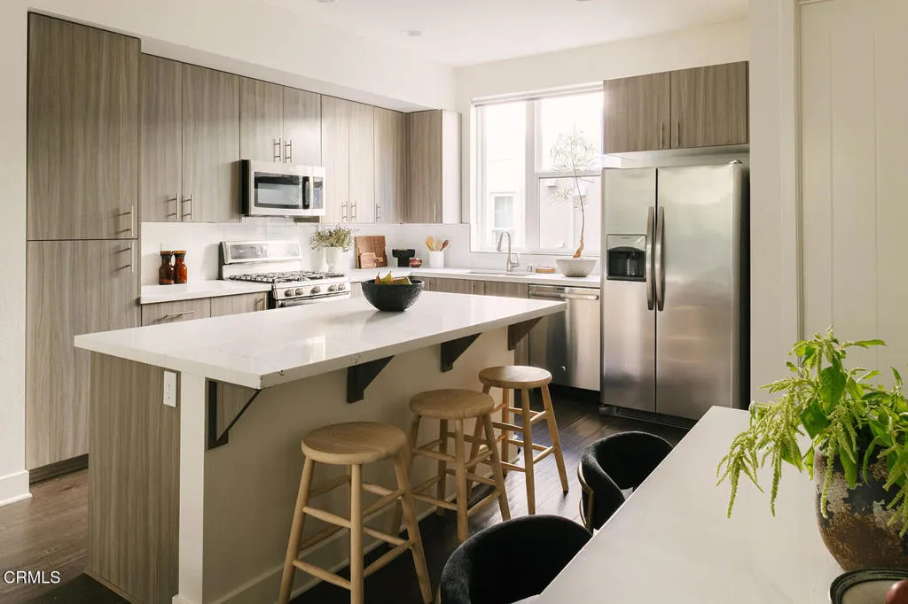 2753 Waverly Drive 302, Los Angeles, California 90039 home-pic-1