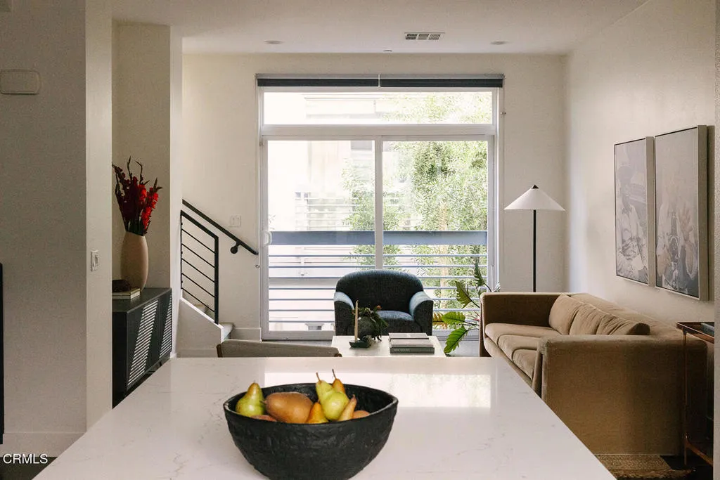 2753 Waverly Drive 302, Los Angeles, California 90039 home-pic-4