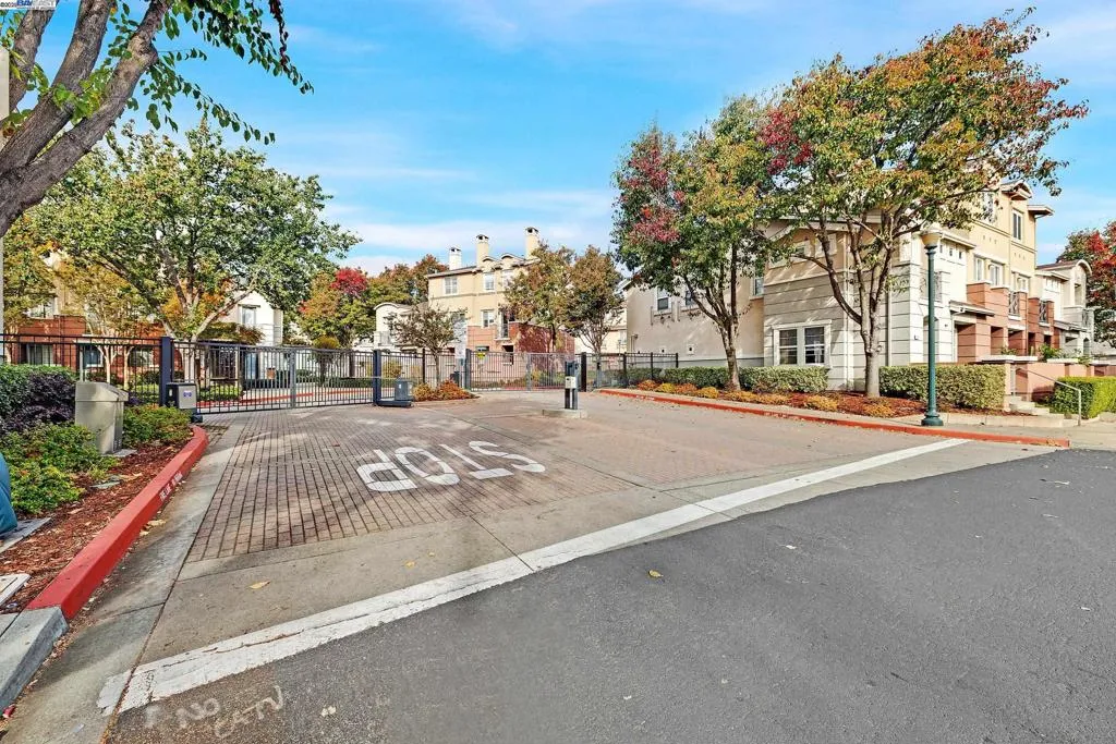 710 City Walk Pl 4, Hayward, California 94541 home-pic-46