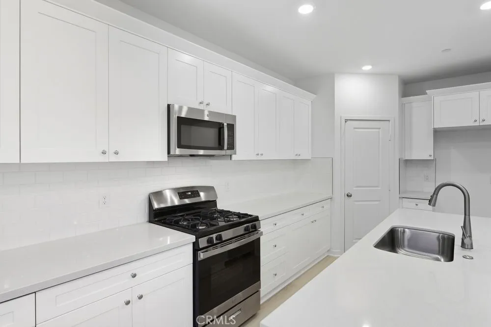 33226 Damask Lane, French Valley, California 92596 home-pic-3