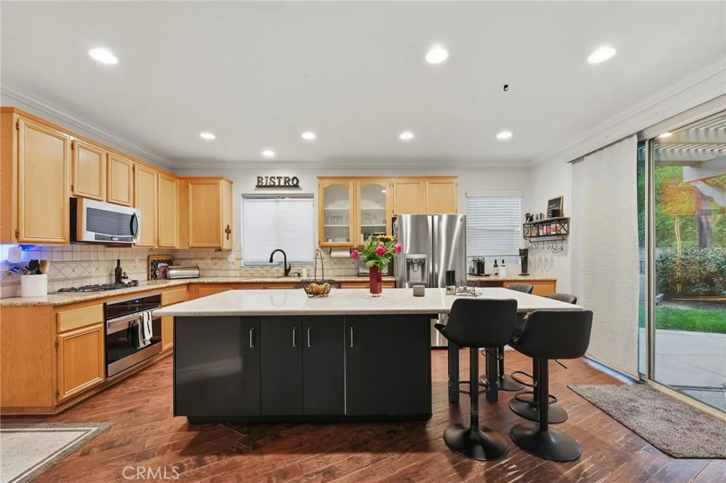 28649 Silverking, Saugus, California 91390 home-pic-1
