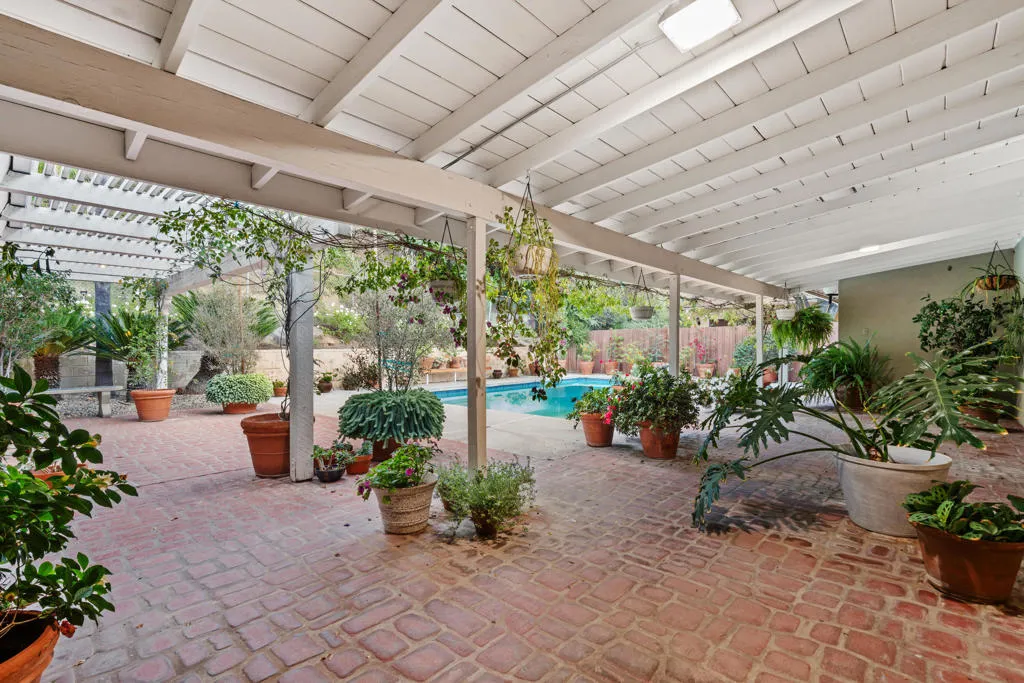 16445 Garvin Drive, Encino, California 91436 home-pic-10