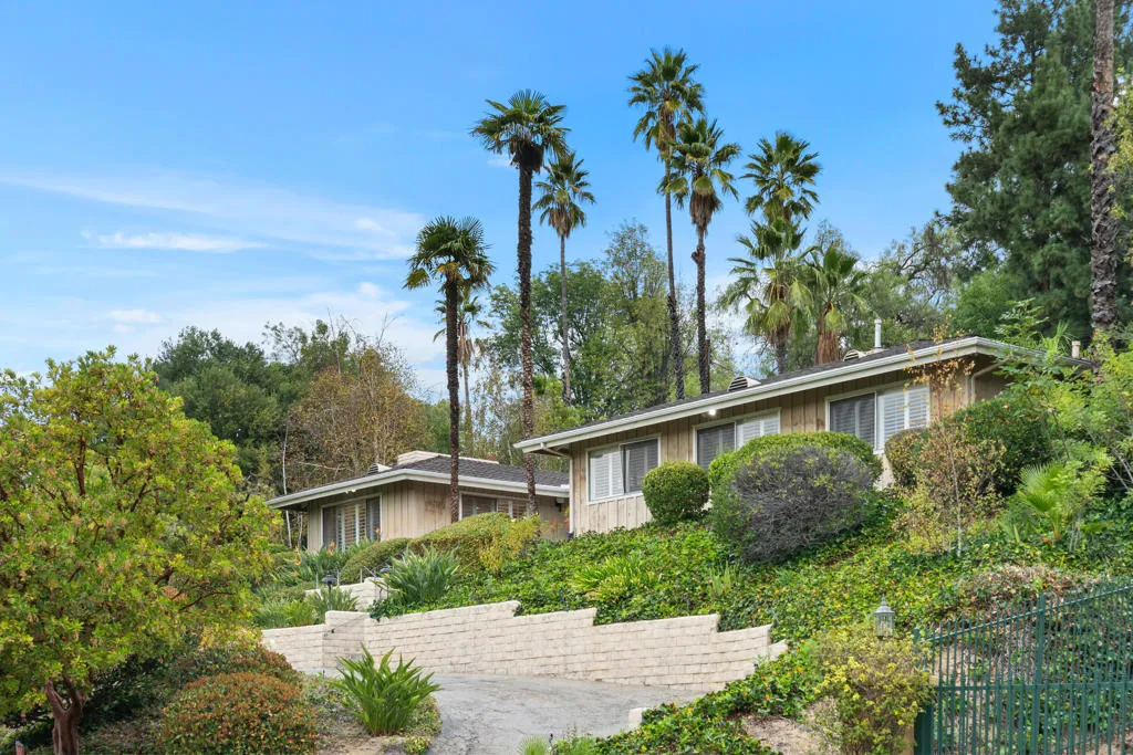 16445 Garvin Drive, Encino, California 91436 home-pic-1