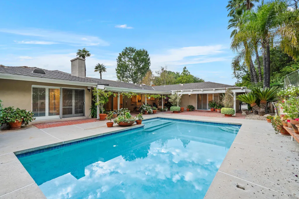 16445 Garvin Drive, Encino, California 91436 home-pic-37