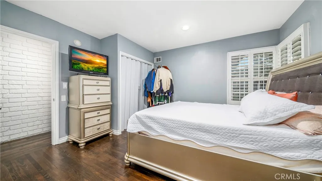 15852 Index Street, Granada Hills, California 91344 home-pic-10