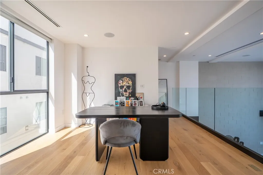 3855 S Centinela, Los Angeles, California 90066 home-pic-16