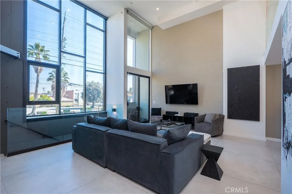 3855 S Centinela, Los Angeles, California 90066 home-pic-2