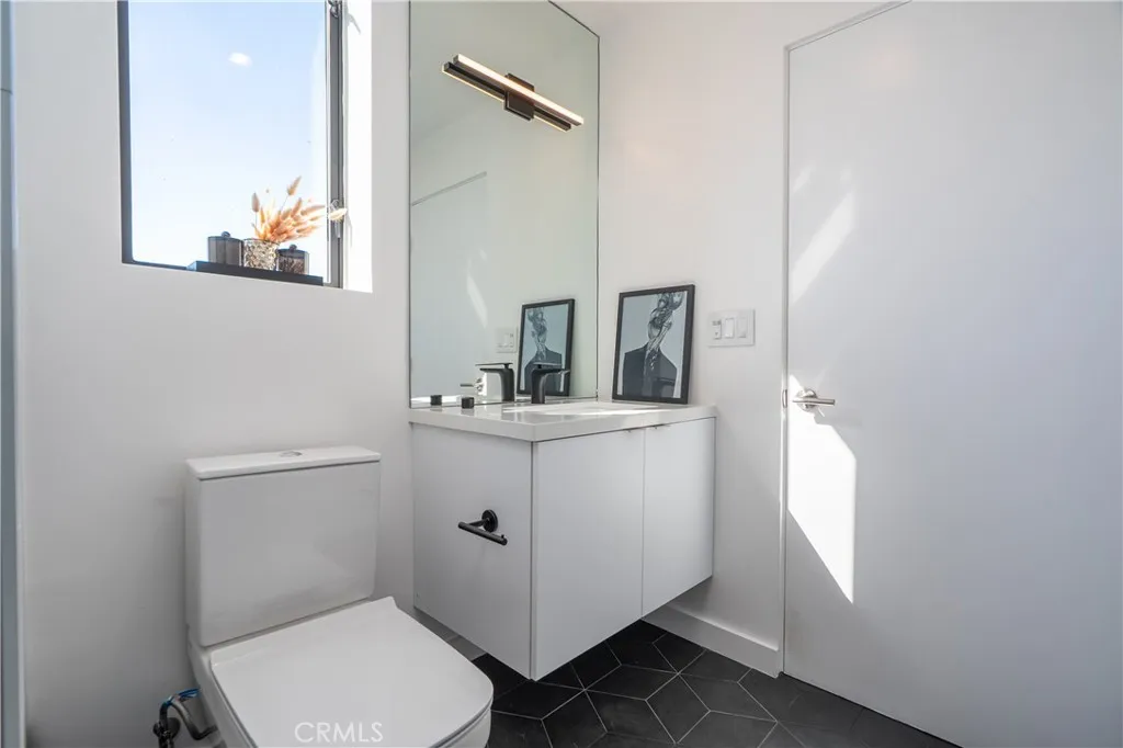 3855 S Centinela, Los Angeles, California 90066 home-pic-32