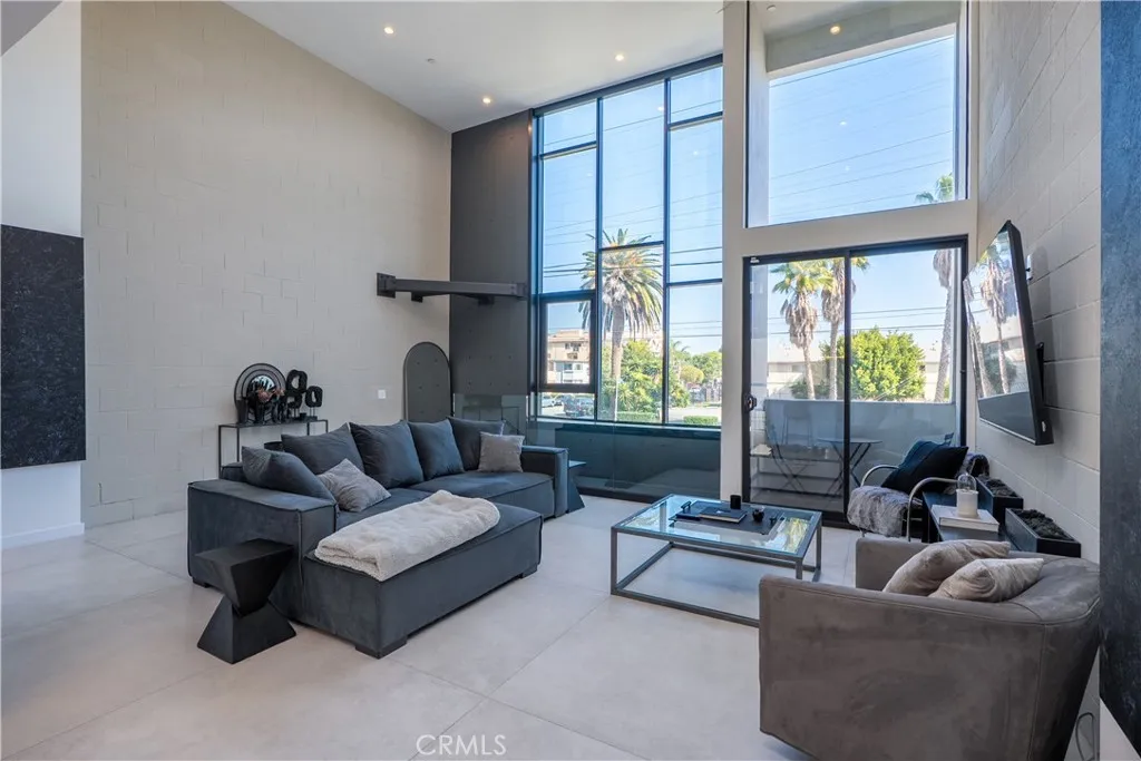 3855 S Centinela, Los Angeles, California 90066 home-pic-1