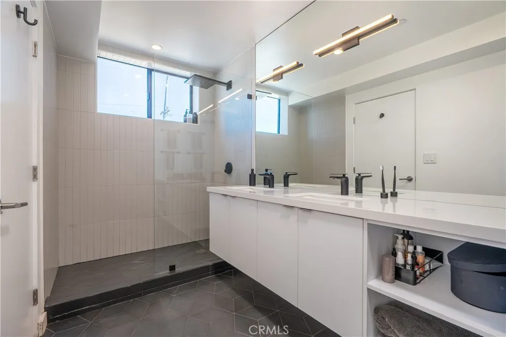 3855 S Centinela, Los Angeles, California 90066 home-pic-24