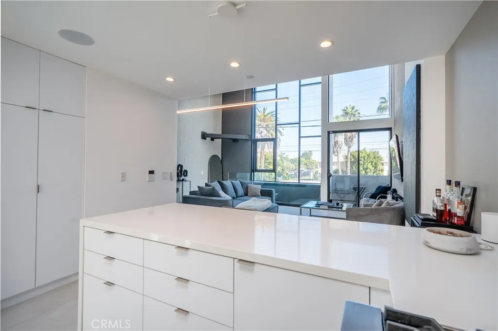 3855 S Centinela, Los Angeles, California 90066 home-pic-10
