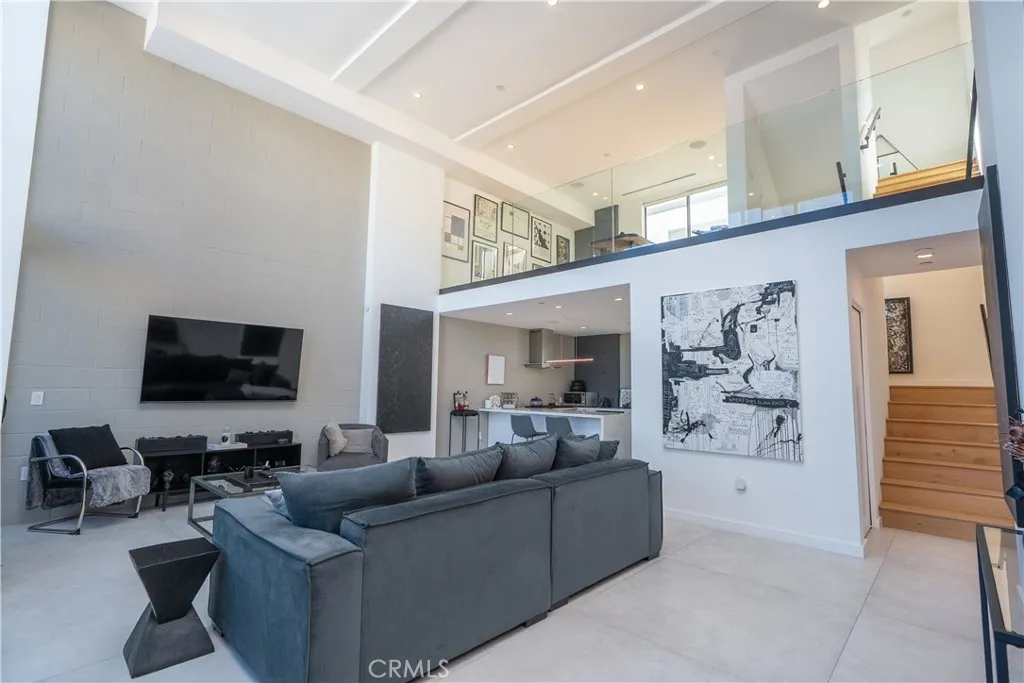 3855 S Centinela, Los Angeles, California 90066 home-pic-3