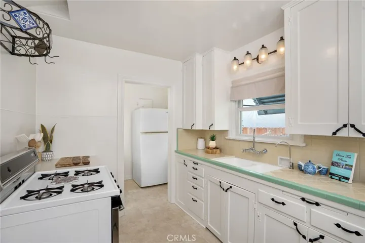 1323 5th Street, Glendale, California 91201