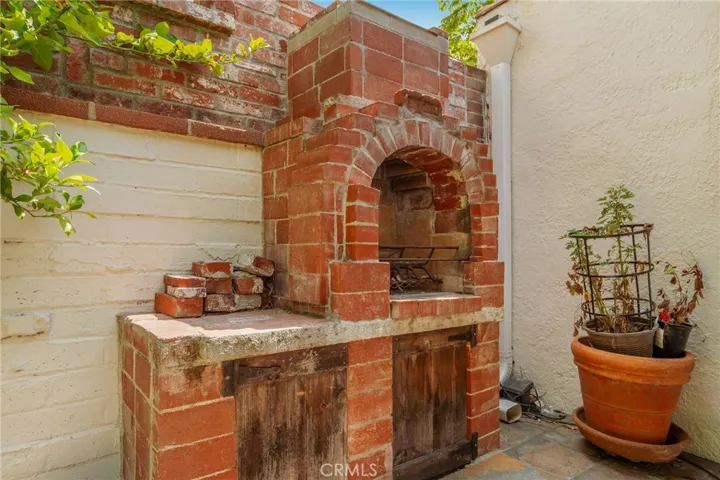 1323 5th Street, Glendale, California 91201