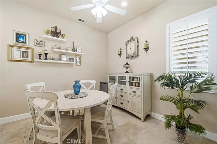 Oversized Breakfast Nook/Eating Area