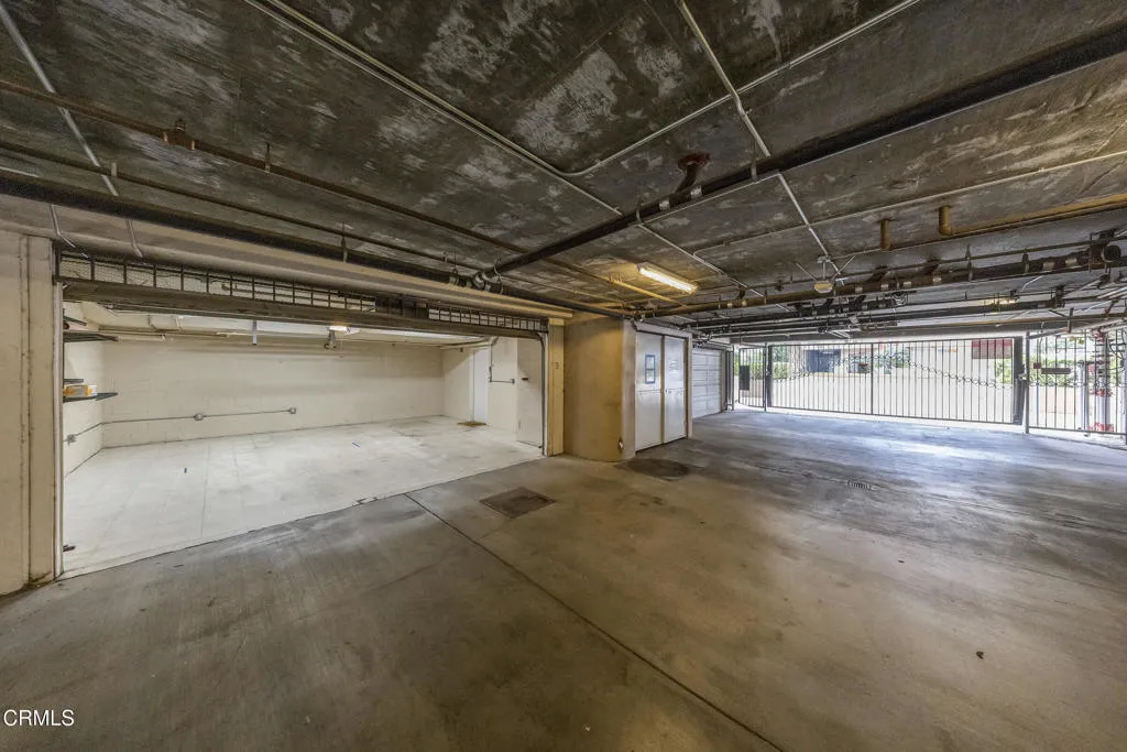 4732 Radford Avenue 8, Valley Village, California 91607 home-pic-36