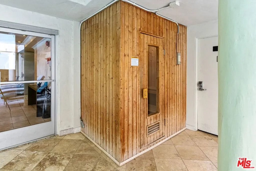 1154 S Barrington Avenue 201, Los Angeles, California 90049 home-pic-23