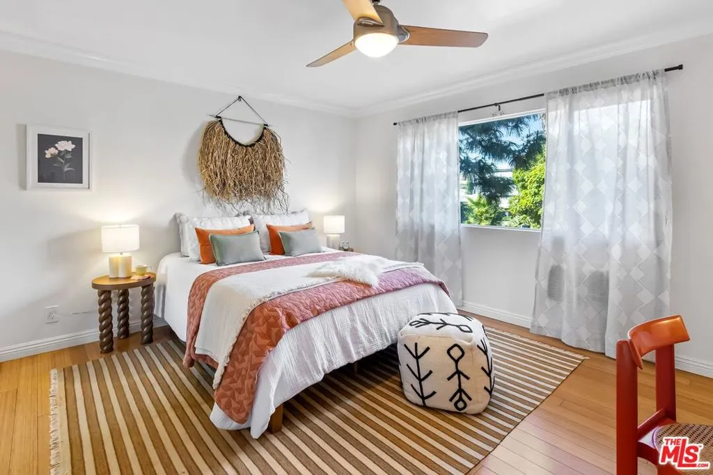 1154 S Barrington Avenue 201, Los Angeles, California 90049 home-pic-13