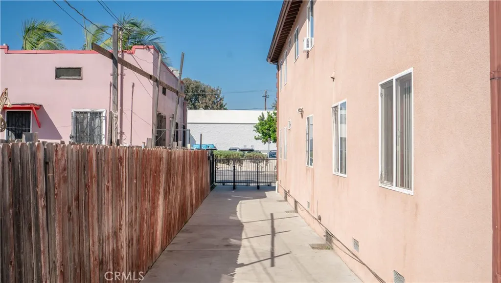 124 E. 54th Street, Los Angeles, California 90011 home-pic-9
