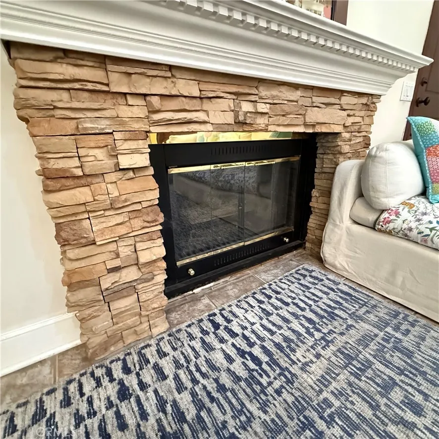 25225 Avenida Dorena, Newhall, California 91321 home-pic-2