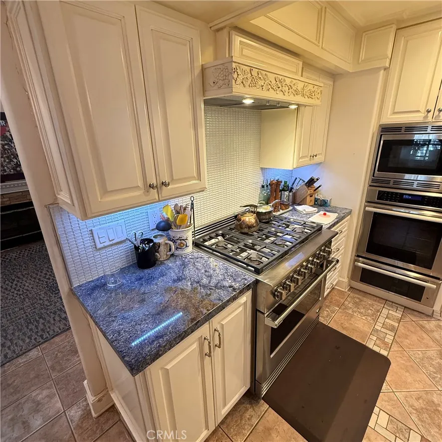 25225 Avenida Dorena, Newhall, California 91321 home-pic-10