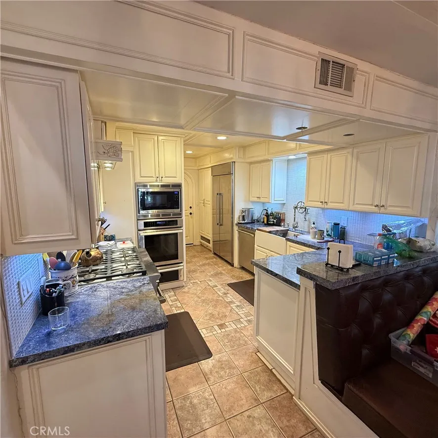 25225 Avenida Dorena, Newhall, California 91321 home-pic-9