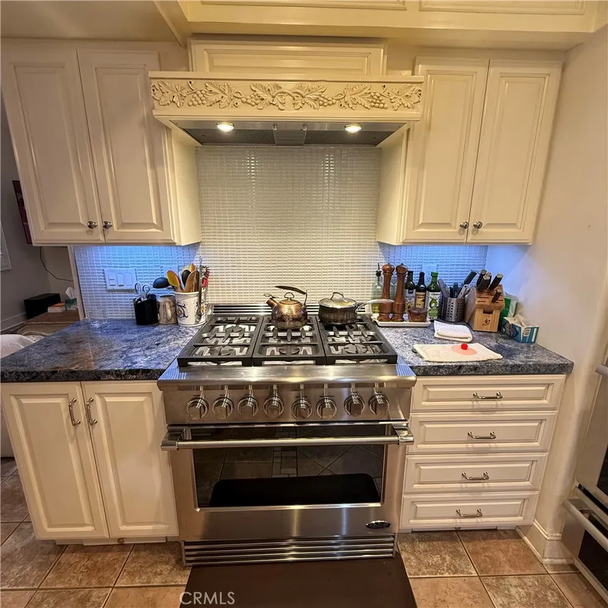 25225 Avenida Dorena, Newhall, California 91321 home-pic-11