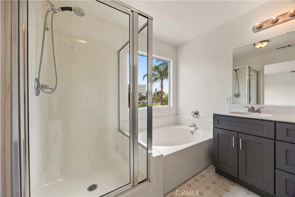 236 E Manchester Lane, San Bernardino, California 92408 home-pic-11