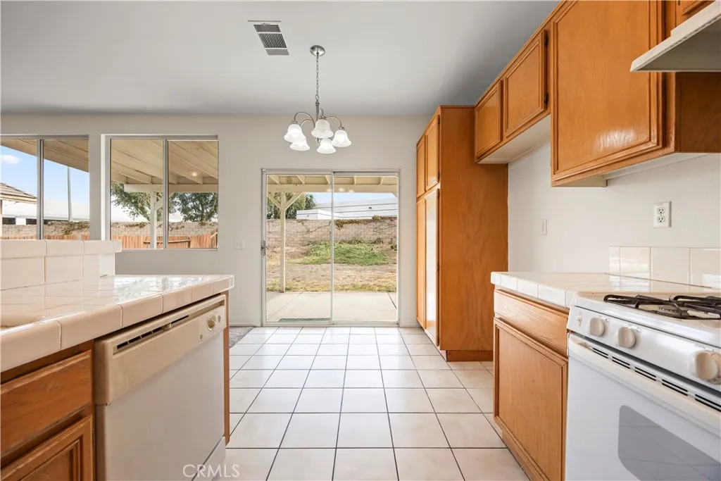 236 E Manchester Lane, San Bernardino, California 92408 home-pic-7