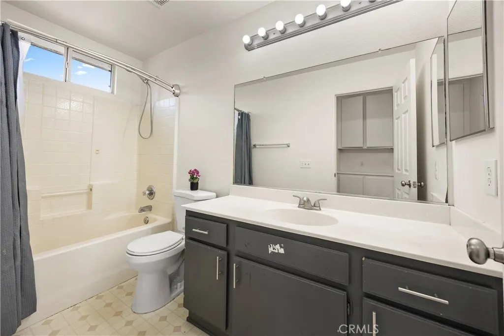 236 E Manchester Lane, San Bernardino, California 92408 home-pic-23