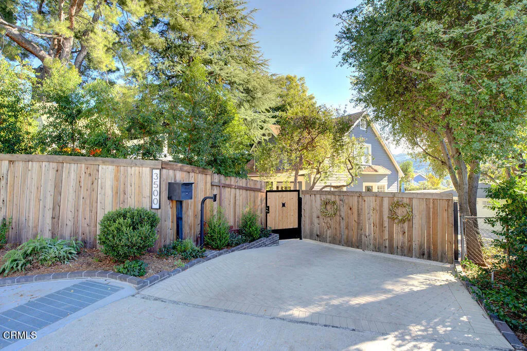 3500 Fairchild Street, La Crescenta, California 91214 home-pic-1