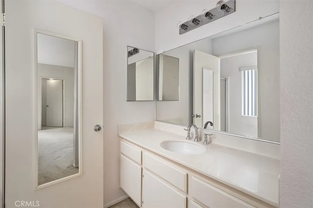 25126 Steinbeck Avenue D, Stevenson Ranch, California 91381 home-pic-11