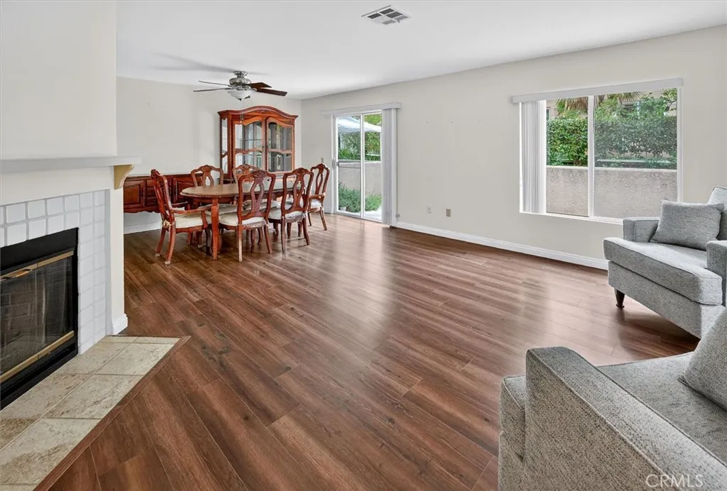 25126 Steinbeck Avenue D, Stevenson Ranch, California 91381 home-pic-2