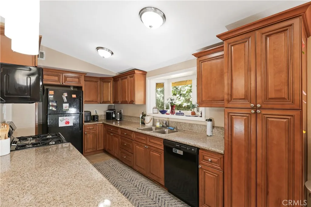 1139 W Sycamore, Orange, California 92868 home-pic-5