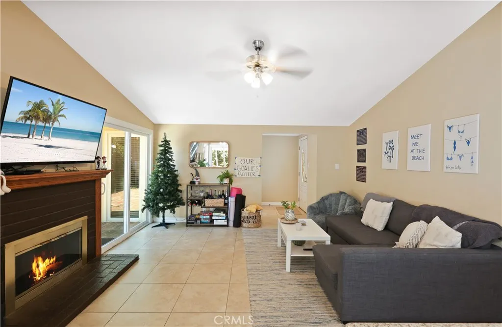 1139 W Sycamore, Orange, California 92868 home-pic-1