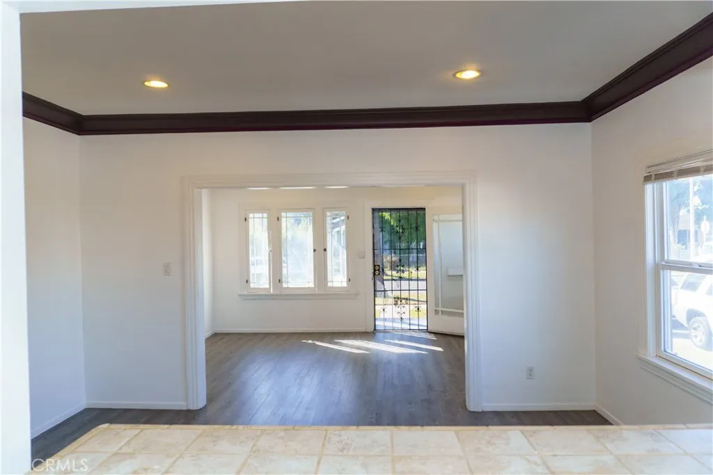 5700 Cimarron St, Los Angeles, California 90062 home-pic-4